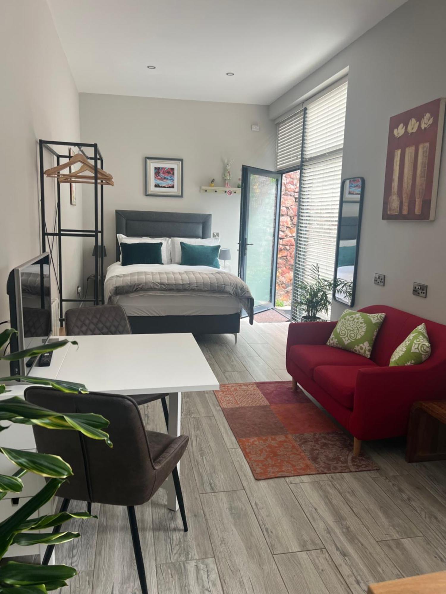 Hugo Mews Bright Studio Apartment Bray Exterior photo